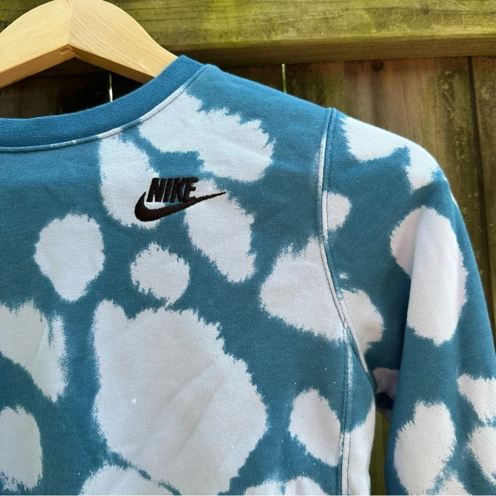 Nike Tie Dye Crewneck Sweatshirt Blue and‎ White Size Medium